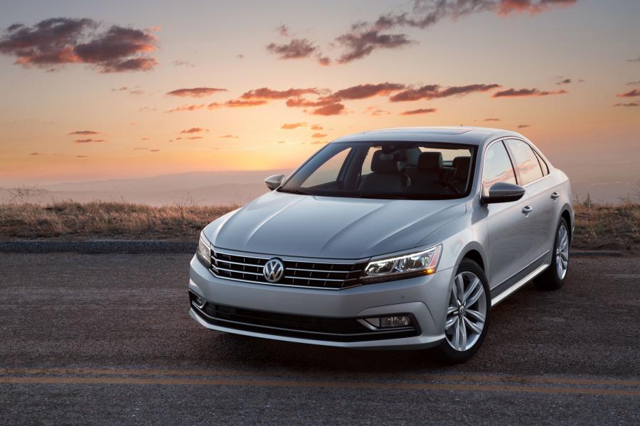  Volkswagen Passat TSI 2016 года  (фото 8 из 33)